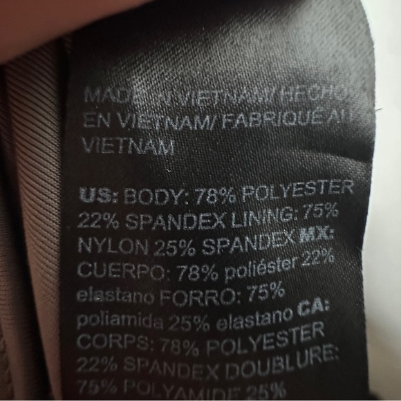 Chico’s Zenergy So Slimming Paisley Print Cargo Pocket Leggings Size 2 (12-14) - Picture 7 of 9